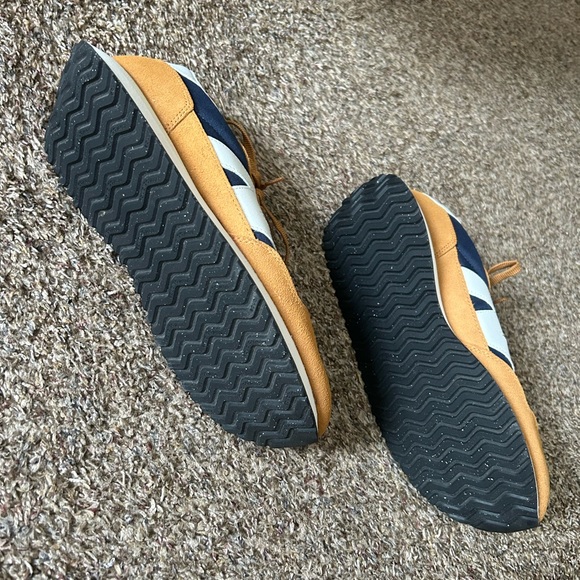 ‼️SOLD‼️New Balance Sneakers Navy/Yellow Men’s Shoe 12 - Picture 2 of 6